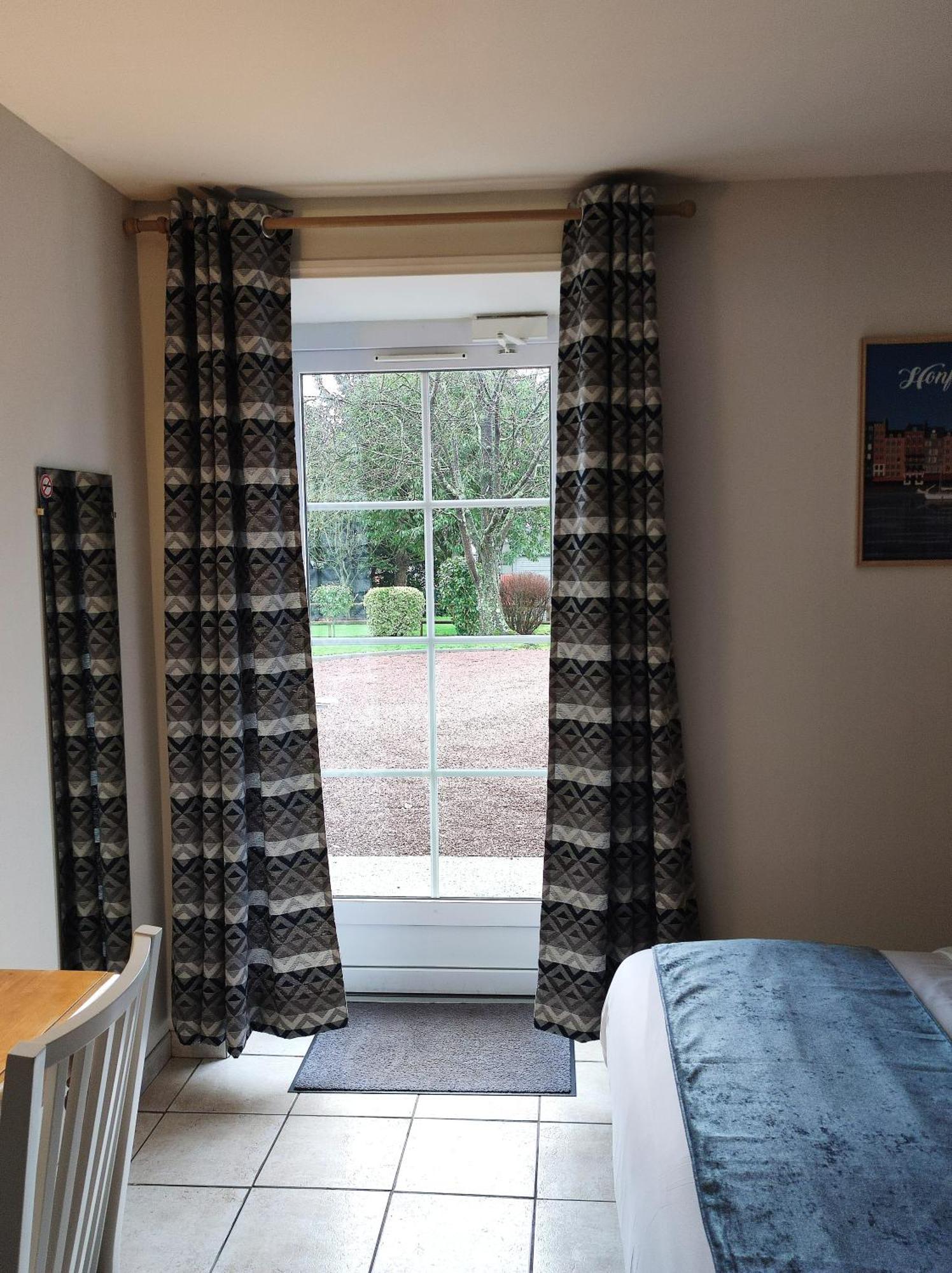 Bed and Breakfast La Minoterie Tessy-sur-Vire Zimmer foto